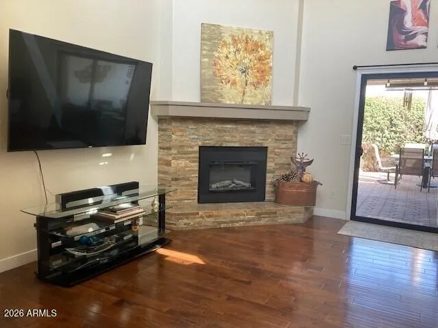 Corner fireplace
