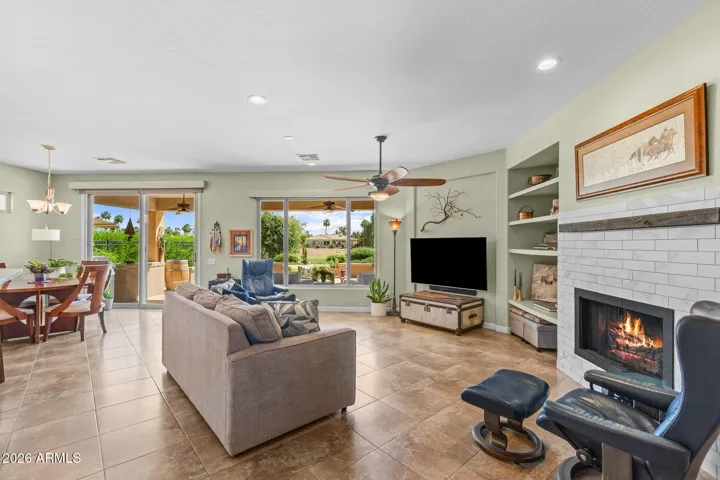 Open concept to enjoy the view!