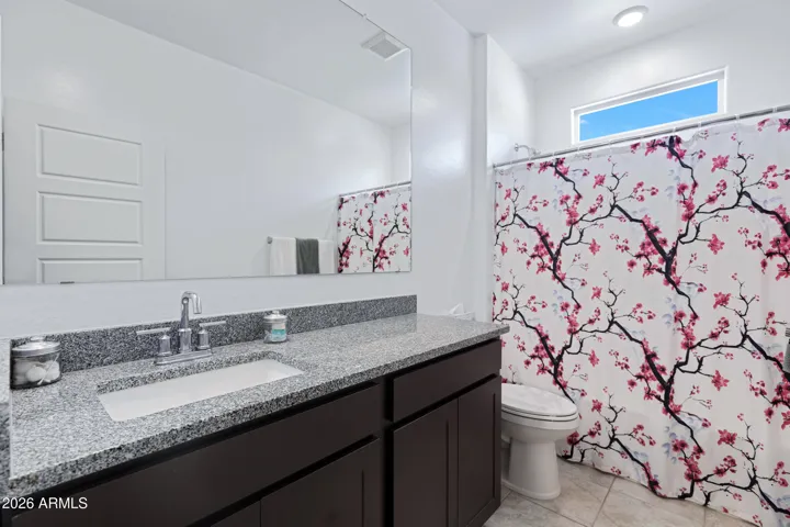 Guest Bath with Tub/Shower