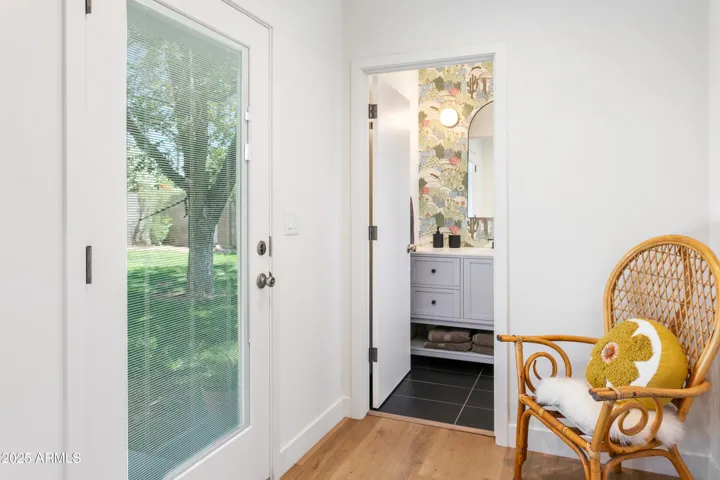 Primary suite w door to backyard