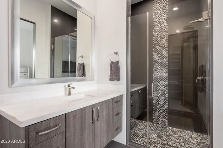 En-suite Bathroom #2