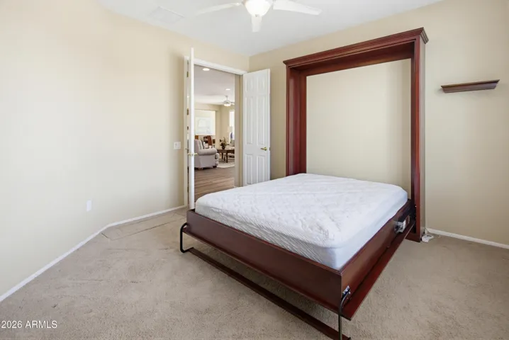 It's a queen bed.