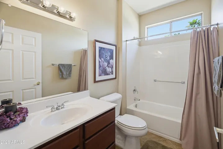 Private bathroom in 2nd bedroom
