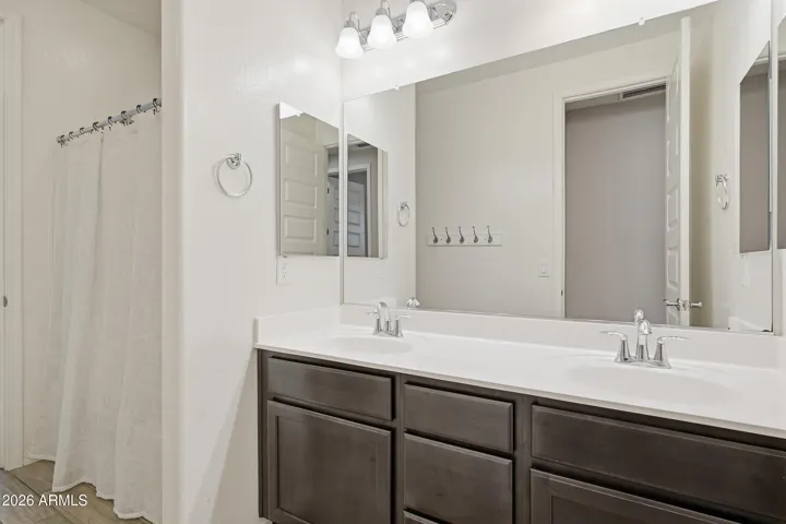 2nd Full bath located between the 3 secondary bedrooms
