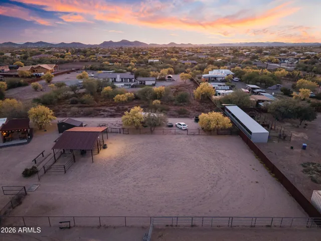 Turn Out or small arena off the barn.
