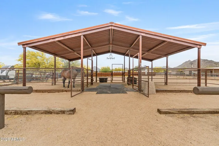 4 stall mare motel