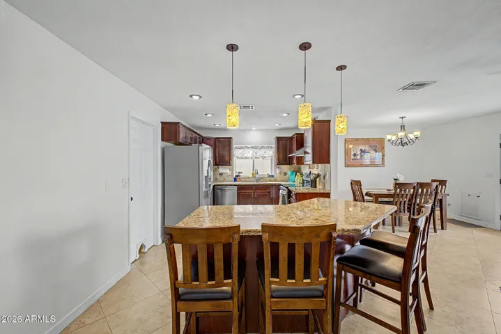 Large Island w/Pendant Lighting