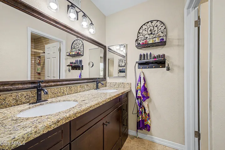 Primary Bath w/Double Sinks