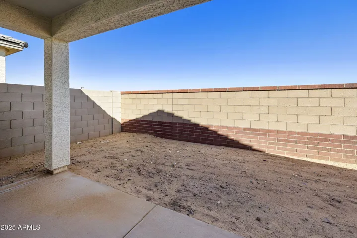 LOW MAINTENANCE BACK YARD SO THAT YOU CAN ENDJOY LIFE AT THE AMENITY CENTER.