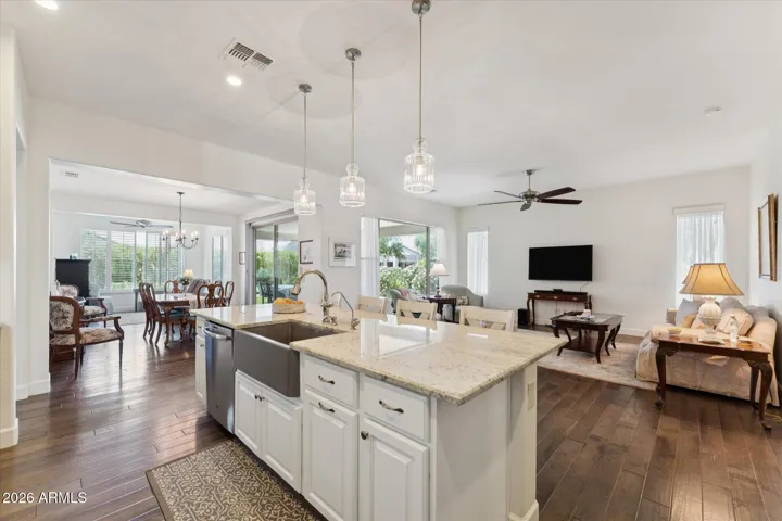 Granit farm sink and upgraded hardware and pendant lighting