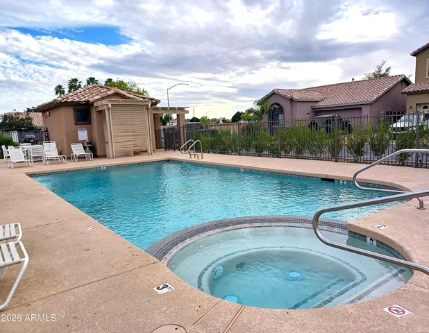 Community spa & pool!