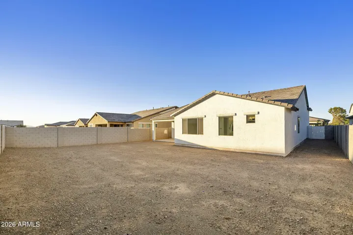 MAKE THE MOST OF YOUR LARGE BACK YARD WITH LOTS OF ROOM FOR ENTERTAINING!