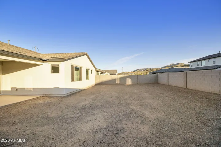MAKE THE MOST OF YOUR LARGE BACK YARD WITH LOTS OF ROOM FOR ENTERTAINING!