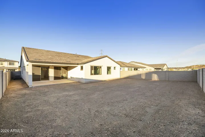 MAKE THE MOST OF YOUR LARGE BACK YARD WITH LOTS OF ROOM FOR ENTERTAINING!