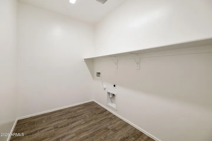 LARGE LAUNDRY ROOM PLENTY OF ROOM FOR EZTRA STORAGE!