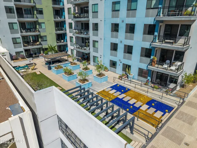 Courtyard - Exterior Amenities