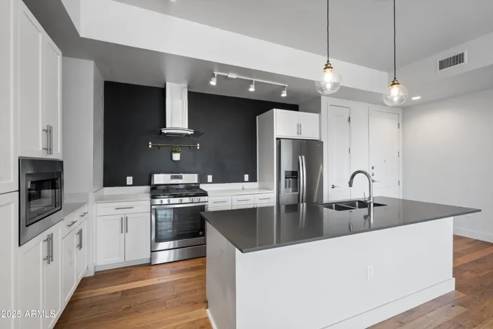 Kitchen Island, Stainless Steel Appliances