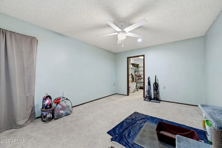 LARGE SECONDARY BEDROOM
