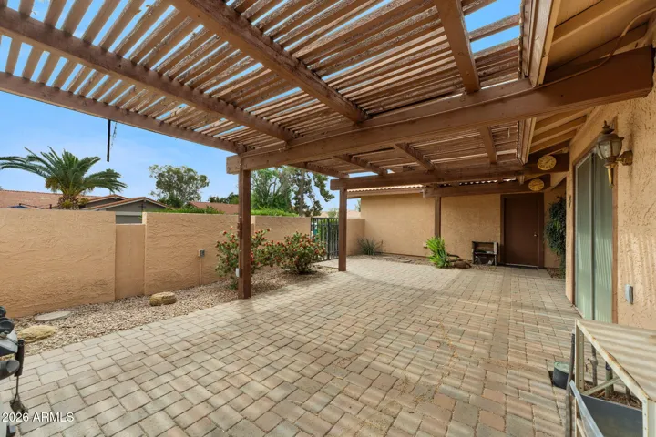 PRIVATE FRONT PATIO
