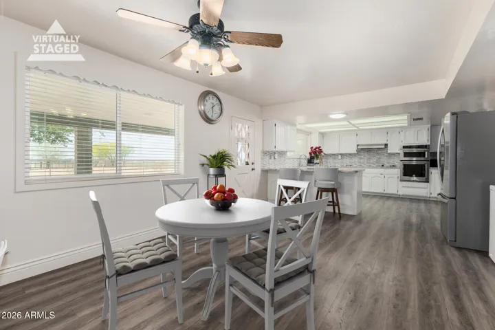 Staged eating area