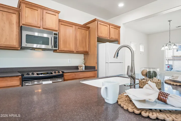 Cozy sandy beige and warm brown kitchen pallet
