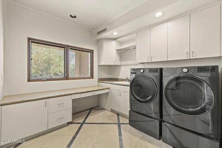 LARGE LAUNDRY WITH STORAGE