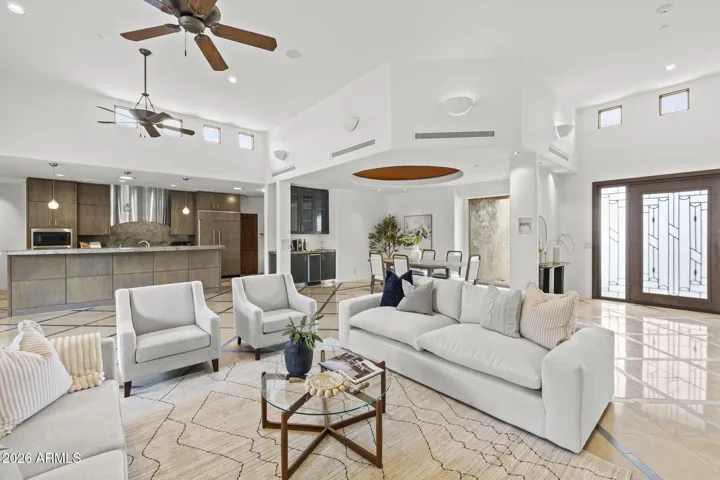 PERFECT OPEN ENTERTAINING SPACE