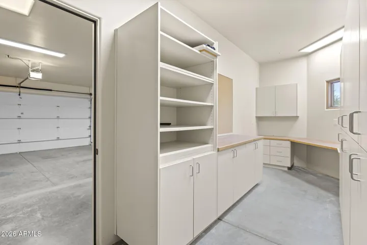 ADDITIONAL GARAGE WORKSHOP WITH STORAGE