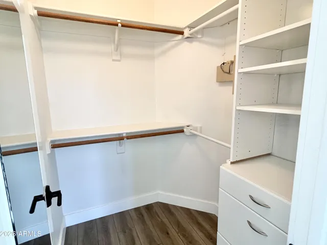 MASTER WALK IN CLOSET