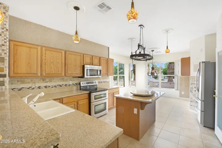 Kitchen granite counters, Light and Bright