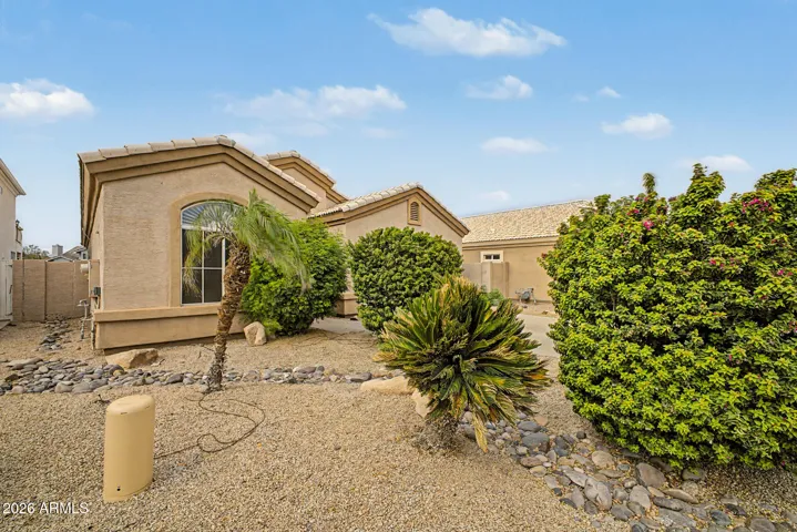1342 W Seashore offers desertscapes and water views!