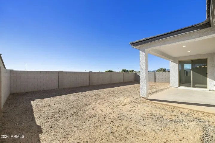 LARGE BACK YARD
