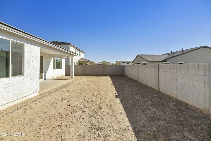 LARGE BACK YARD