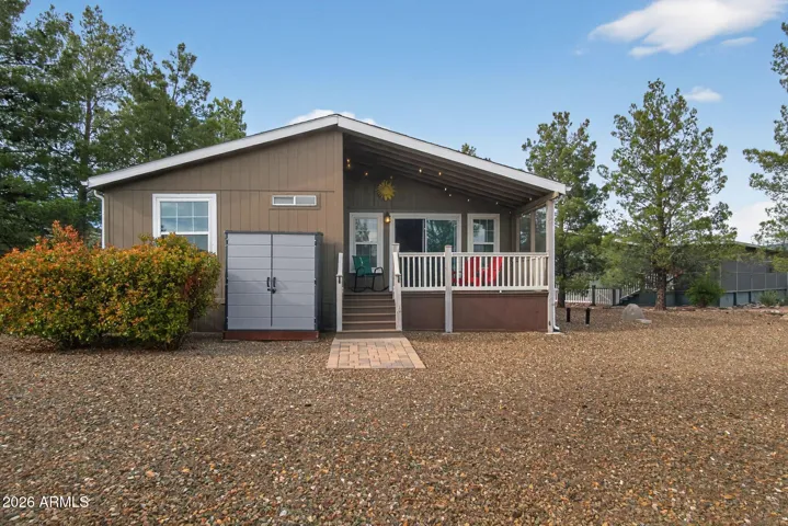 Large backyard, with quiet view back patio