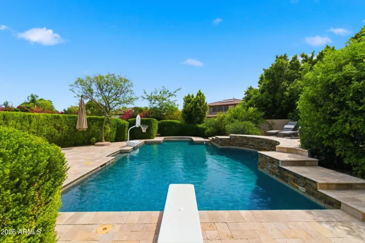 Diving pool