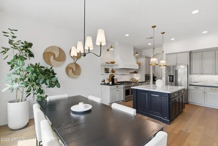 Eat-in kitchen
