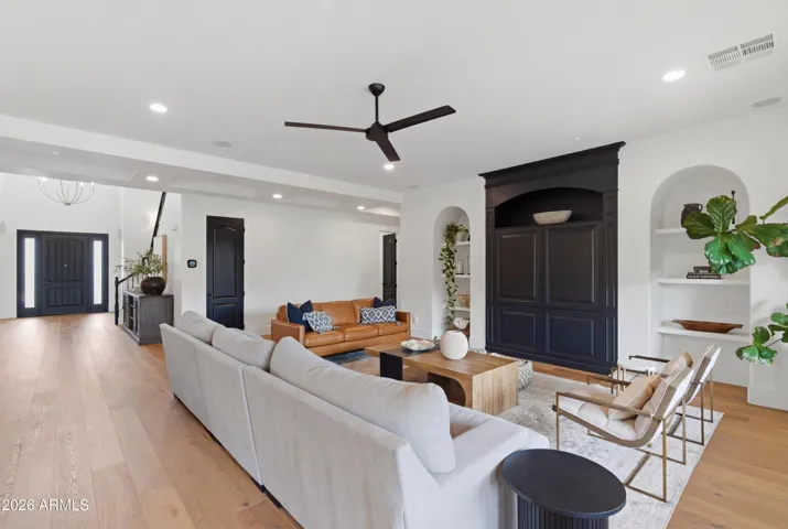 Family room 4