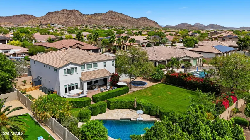 Private 1/2 acre backyard