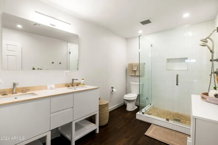 casita bathroom