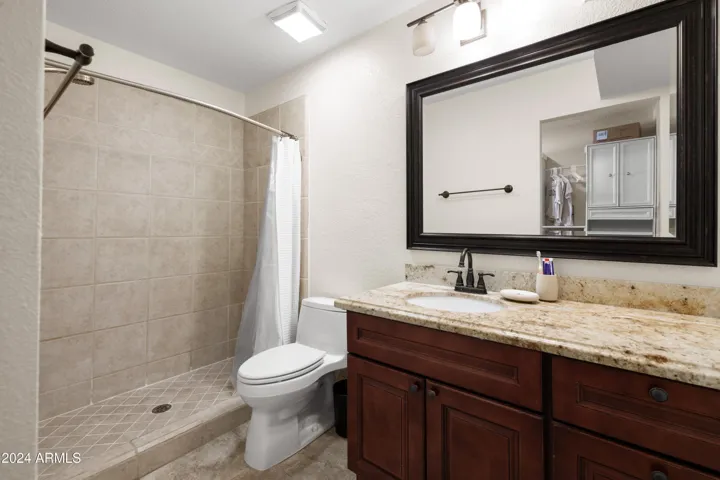 secondary ensuite bathroom