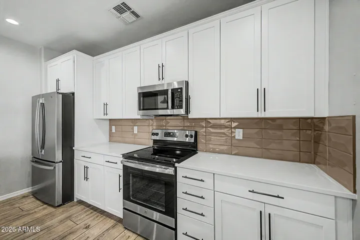 KITCHEN BACKSPLASH TILE