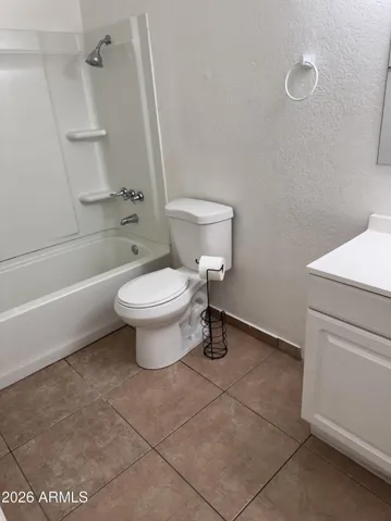 HALL BATH2