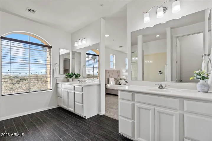 Dual Vanity & Dual Sink!
