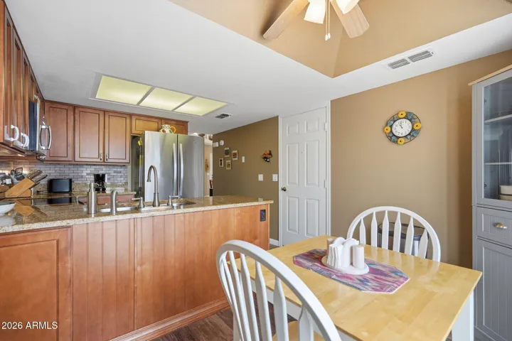 Eat-in Kitchen