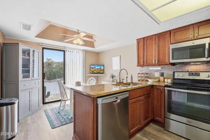 Eat-in Kitchen