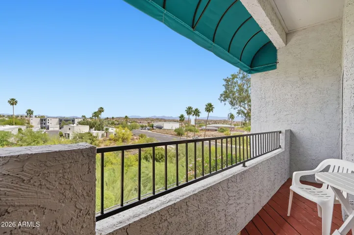 2nd Floor Balcony Overlooking Wash With Fountain Views