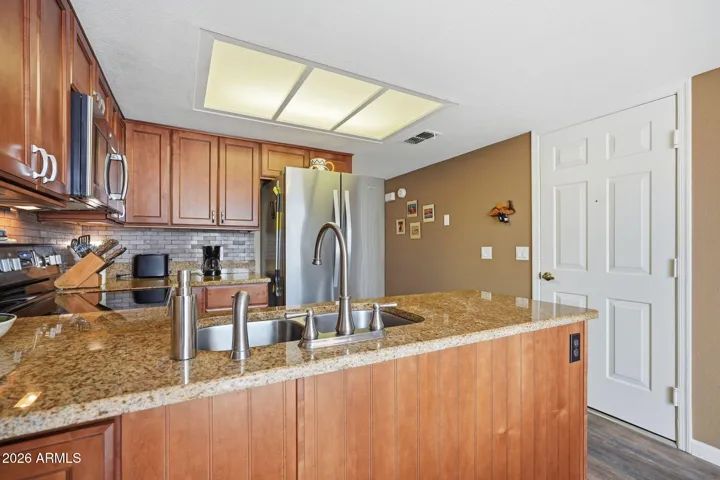 Eat-in Kitchen