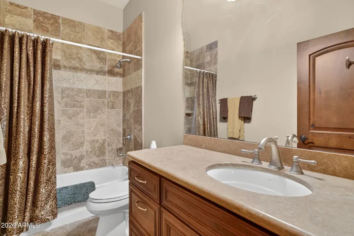 Full ensuite bath