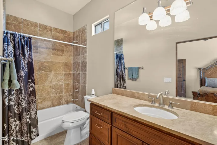 Full ensuite bath in this and ALL the bedrooms