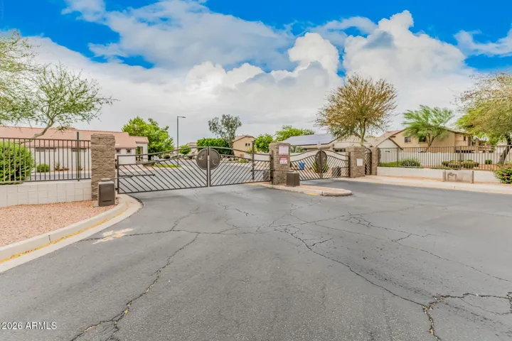 GATED COMMUNITY!!